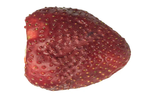 Schneiden Sie Erdbeerscheibe Oberfläche Nahaufnahme Makro Isoliert Auf Weiß — Stockfoto