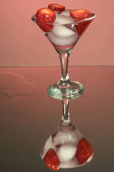 Tall Martini Glass Pieces Ice Strawberry Berries Mirror Red Background — Stock Photo, Image