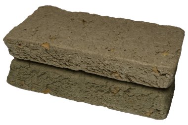 Halva beyaz arkaplanda izole edilmiş