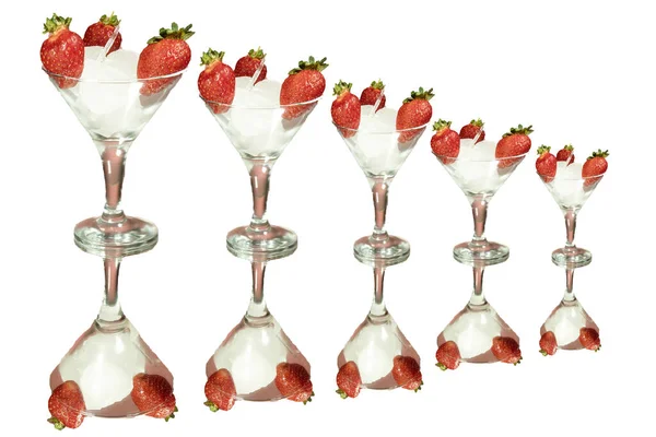 Cocktail Alcolico Congelato Alla Fragola Daiquiri Isolato Sfondo Bianco Riflessione — Foto Stock