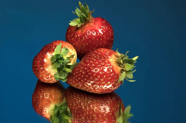 Erdbeere Auf Dem Tisch Nahaufnahme Erdbeeren Fruchtthema — Stockfoto