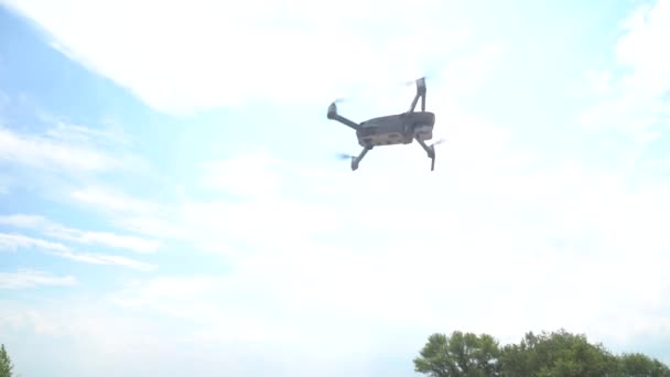 Doručení Balíků Drone Quadcopter Veze Naléhavou Dodávkovou Skříňku Aplikace Poštovní — Stock video