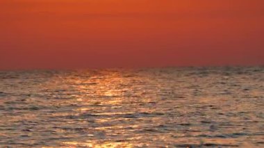 Sabah tırmanma dalgalar gündoğumu deniz