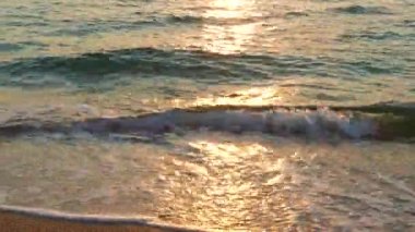 Sabah tırmanma dalgalar gündoğumu deniz