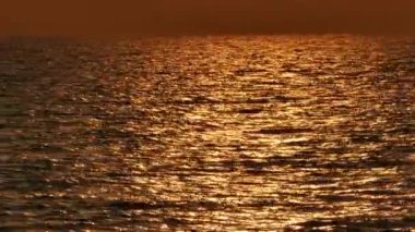 Sabah tırmanma dalgalar gündoğumu deniz