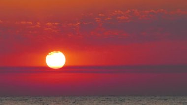 Sabah tırmanma dalgalar gündoğumu deniz