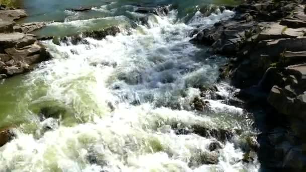 Cachoeira Montanha Rio Tempestuoso — Vídeo de Stock