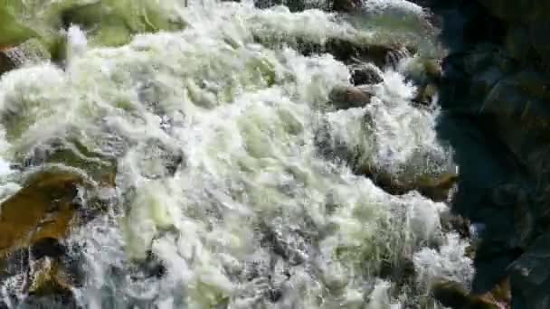 Şelale Dağ Nehir Fırtınalı — Stok video