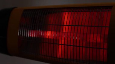 Infrared Isıtıcı sıcak ışığı yanıyor