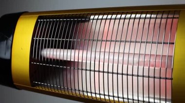 Infrared Isıtıcı sıcak ışığı yanıyor