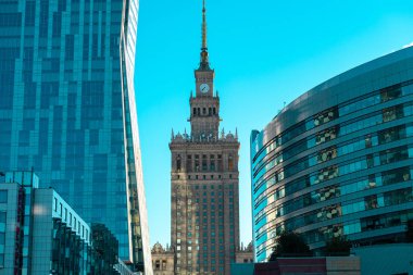 Varşova Sarayı kültür ve bilim olduğunu şehrin en görünür dönüm noktası ve Polonya'da en yüksek binası