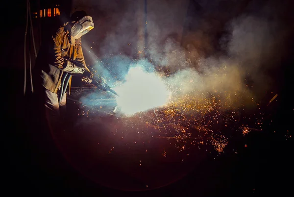 Svářeč Svařovat Kovové Konstrukce — Stock fotografie