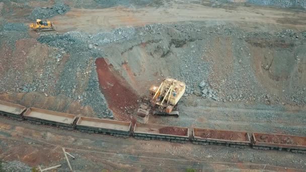 Excavator Quarry Loading Train Iron Ore Industry Mining — Stock Video