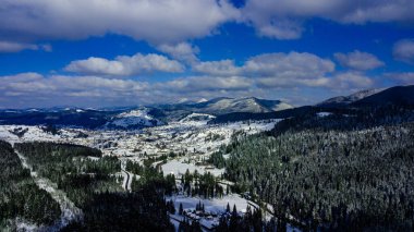 Karpatya dağları kış hava fotoğrafçılığı.