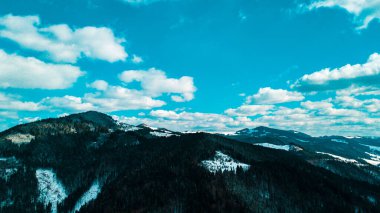 Karpatlar 'ın dağ manzarası kış havası manzarası çok güzel.