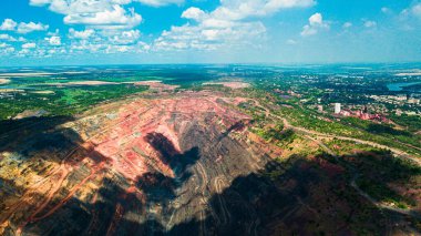 Demir cevheri ocağı demir madenciliği çok büyüktür..