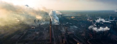 Endüstri metalürjik fabrika şafak dumanı duman emisyonları kötü ekoloji hava fotoğrafçılığı