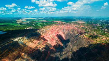 Demir cevheri ocağı demir madenciliği çok büyüktür..