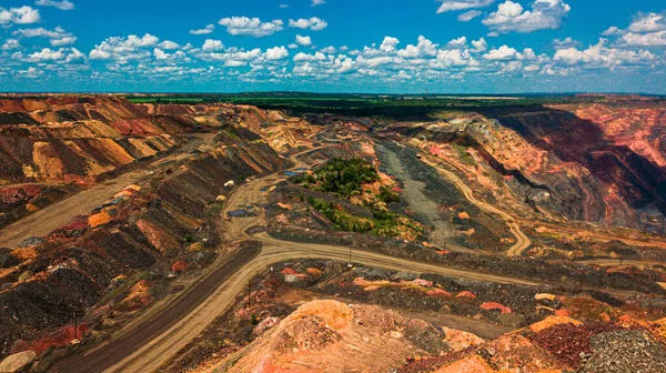 Demir cevheri ocağı demir madenciliği çok büyüktür..