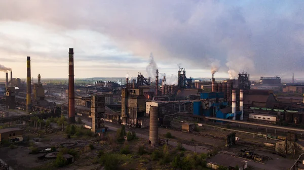 Industrie Hüttenwerk Morgendämmerung Rauch Smog Emissionen Schlechte Ökologie Luftaufnahmen — Stockfoto