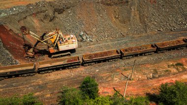 Demir cevheri ocağı demir madenciliği çok büyüktür..