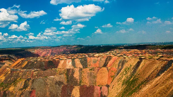 铁矿采石场露天开采铁矿规模巨大 — 图库照片