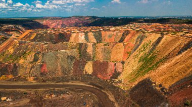 Demir cevheri ocağı demir madenciliği çok büyüktür..