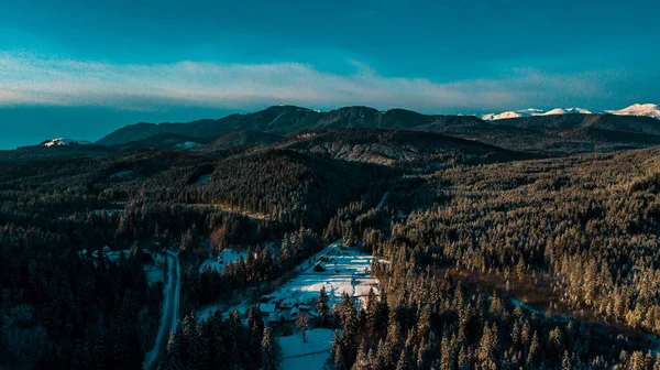 Karpat Dağları Kış Aralığı Hava Fotoğrafçılığı Panoraması — Stok fotoğraf