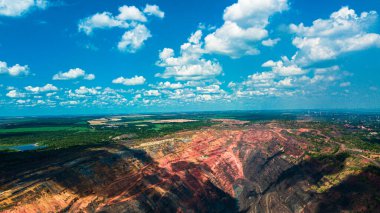 Demir cevheri ocağı demir madenciliği çok büyüktür..