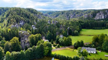 Benzersiz kayalar dağ Adrspasske skaly Ulusal Park Adrszpach, Çek Cumhuriyeti