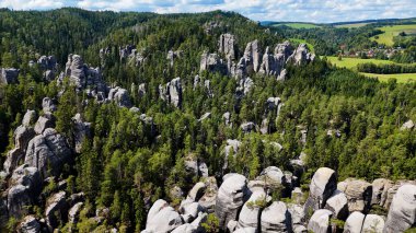 Benzersiz kayalar dağ Adrspasske skaly Ulusal Park Adrszpach, Çek Cumhuriyeti
