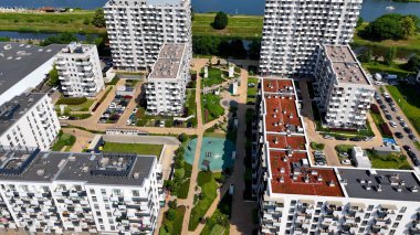 Şehir Mimarisi Avrupa insansız hava aracı eski şehir Opole Polonya 'nın üzerinden geçiyor 