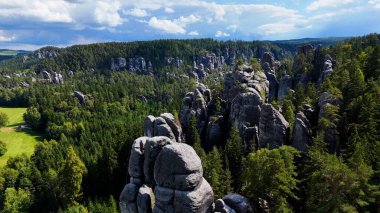 Benzersiz kayalar dağ Adrspasske skaly Ulusal Park Adrszpach, Çek Cumhuriyeti