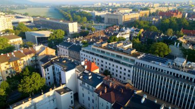 Avrupa kenti turizmine insansız hava aracı bakışı eski Krakow Polonya