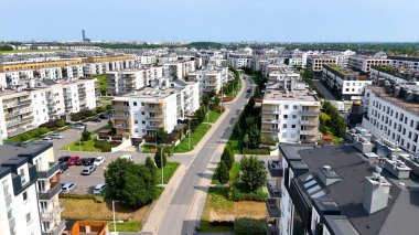 Şehir Mimarisi Avrupa insansız hava aracı eski şehir Opole Polonya 'nın üzerinden geçiyor 