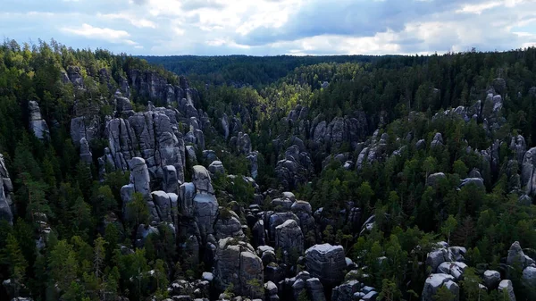 Benzersiz kayalar dağ Adrspasske skaly Ulusal Park Adrszpach, Çek Cumhuriyeti