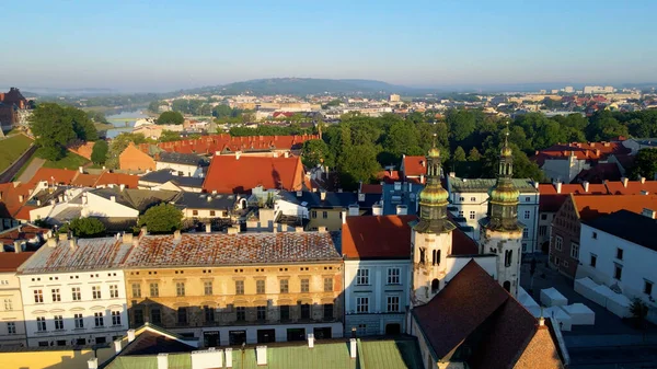 Avrupa kenti turizmine insansız hava aracı bakışı eski Krakow Polonya