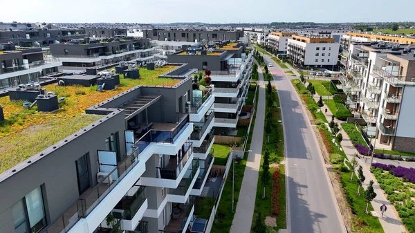 Şehir sokağı Yeni modern bölge mimari konut inşaatı Wroclaw Polonya 