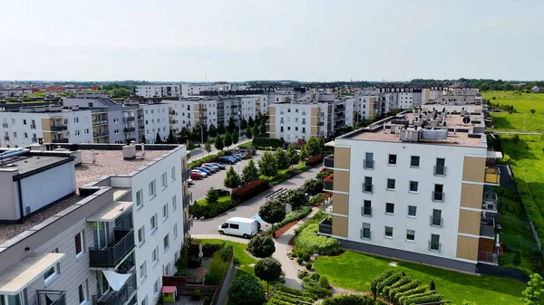 Şehir Mimarisi Avrupa insansız hava aracı eski şehir Opole Polonya 'nın üzerinden geçiyor 