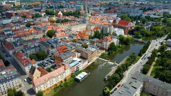 Şehir Mimarisi Avrupa insansız hava aracı eski şehir Opole Polonya 'nın üzerinden geçiyor 
