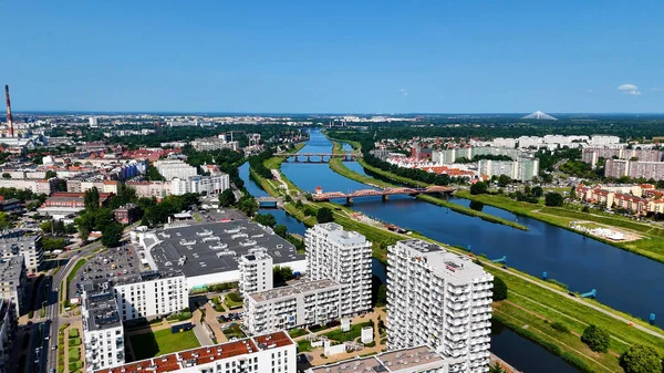 Şehir merkezi insansız hava aracı manzaralı Wroclaw Polonya 