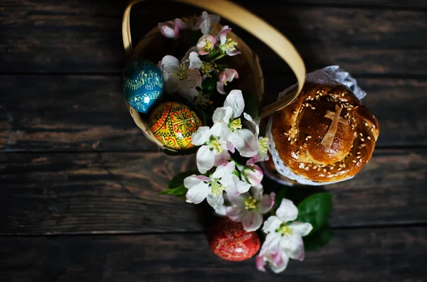 Ornamentos de Páscoa ovos de Páscoa, pão de Páscoa — Fotografia de Stock