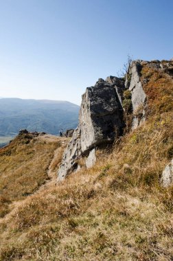 Dağlar yılın her zamanında harika bir yürüyüş tatilidir.