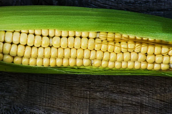 Lahodná Zralá Žlutá Kukuřice Pěstující Poli Pro Lahodnou Dietní Snídani — Stock fotografie