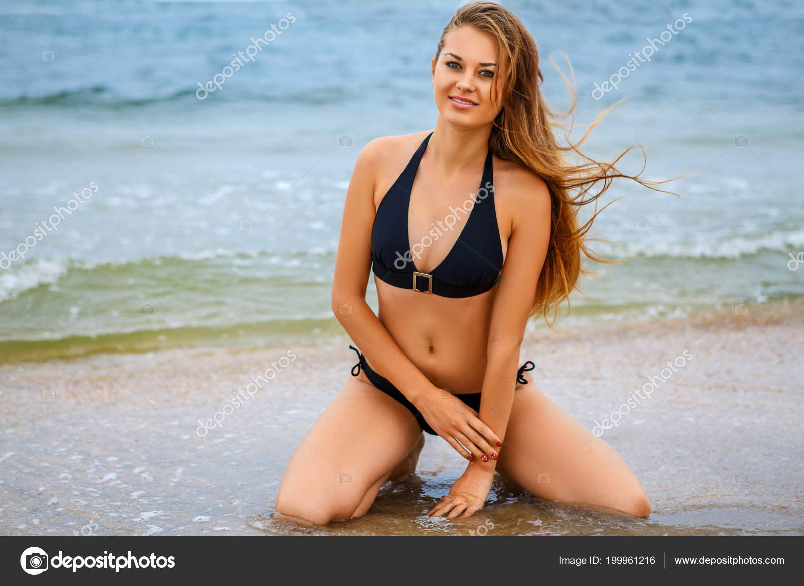 Heureuse Belle Fille Sur Plage Maillot Bain Photographie