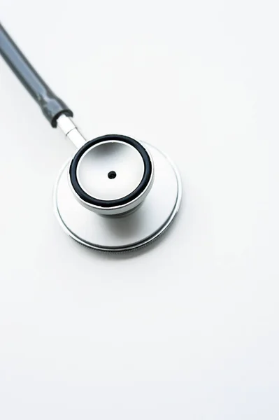 Zbliżenie Stetoskopu Izolowanego Białym Tle — Zdjęcie stockowe