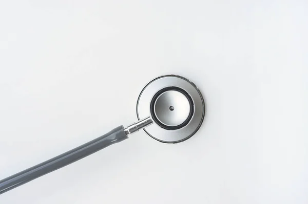 Nahaufnahme Des Stethoskops Isoliert Auf Weißem Hintergrund — Stockfoto