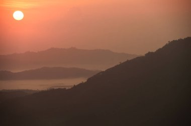 güzel günbatımı, dağlar