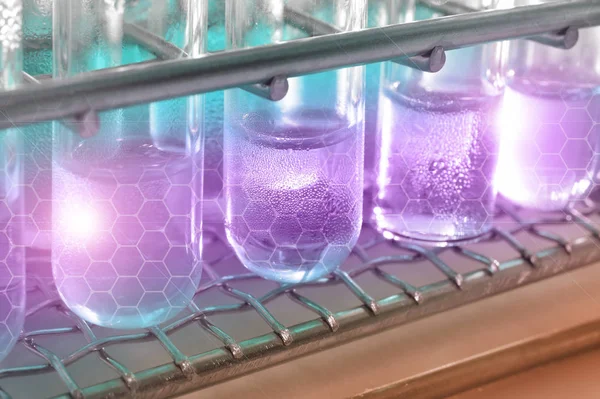 Seçmeli renk tekniği ve aydınlatma sanat ile kan laboratuarda test almak       