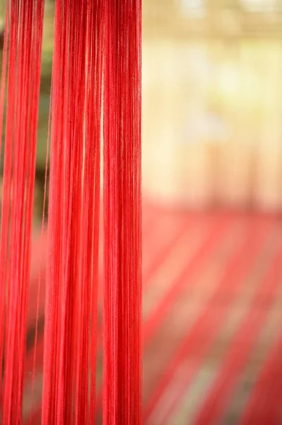 Close Fio Vermelho Máquina Tecelagem Artesanato Tradicional Tailândia — Fotografia de Stock